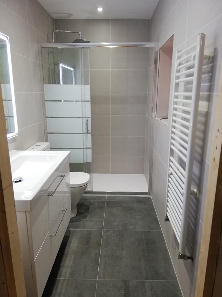 52980019_302794423748968_2158632854819438592_n